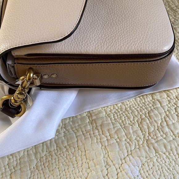 Coach Cassie - Picture 9 of 11